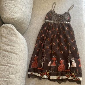 Dress with adjustable straps, embellishments on chest with pearls and crystal